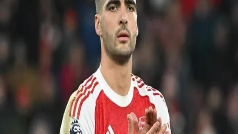 “美国冠军坚守初心，毅然回祖国再战沙场，誓言：为中华荣耀而战！”